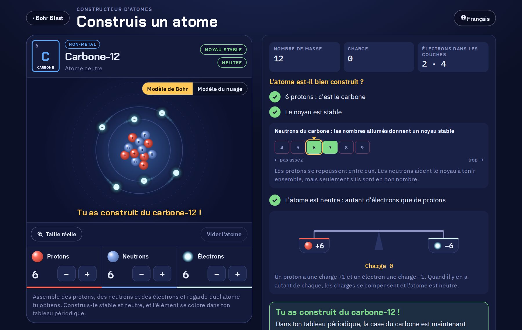 Le constructeur d'atomes avec un atome de carbone : 6 protons et 6 neutrons dans le noyau et 6 électrons sur deux couches. À côté figurent le nombre de masse, la charge et les vérifications : le noyau est stable et l'atome est neutre.
